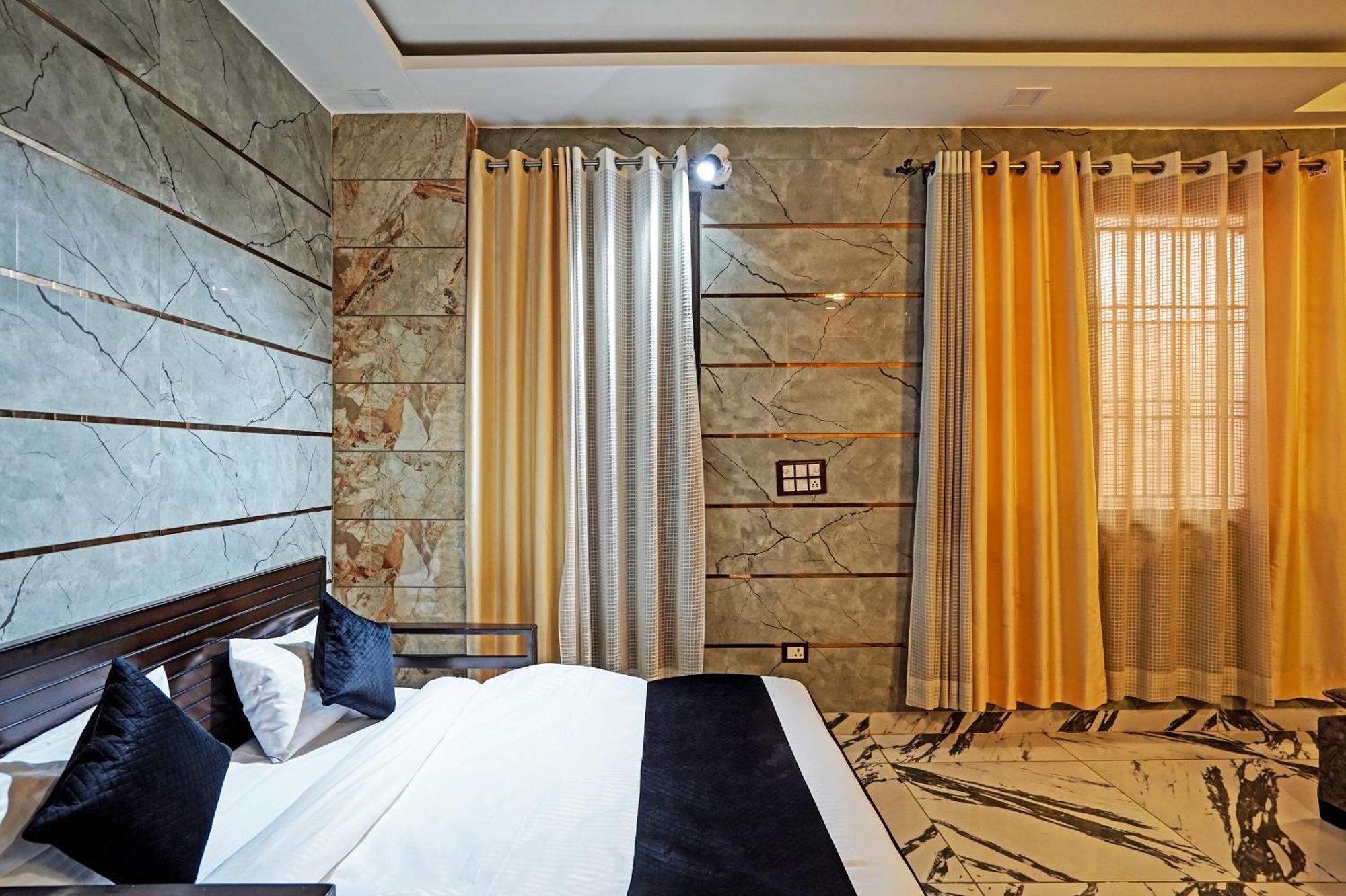 Hotel Play- Platinum Sector144 Couple Friendly Noida Exterior foto